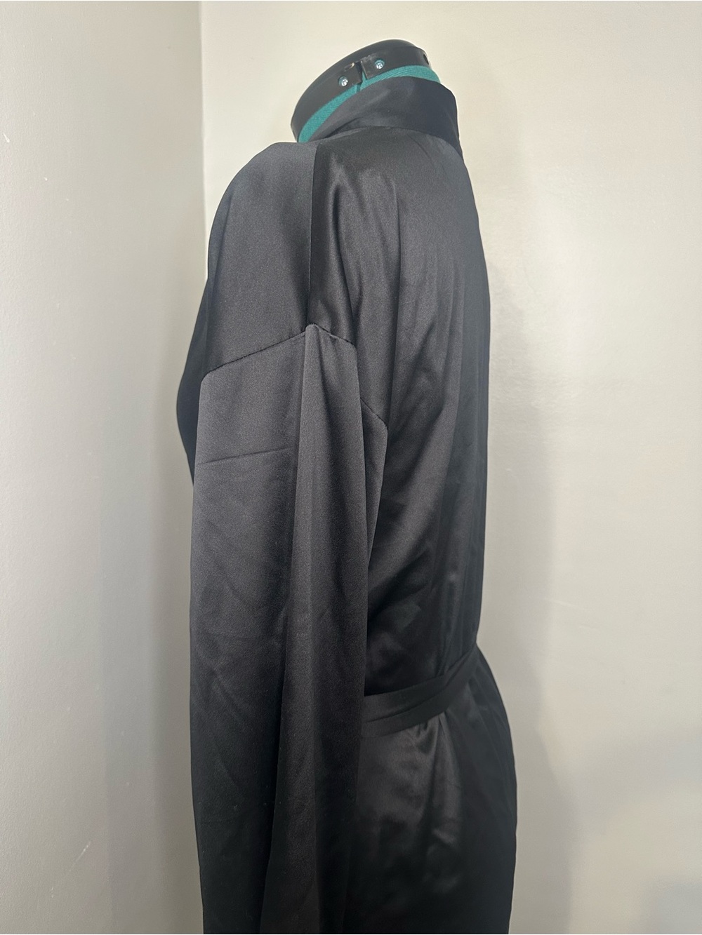 VICTORIA SECRET BLACK ROBE - Picture 6 of 10